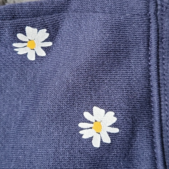 NWT! Navy Blue Daisy Print Sweatshirt! Size Small! - Picture 8 of 9